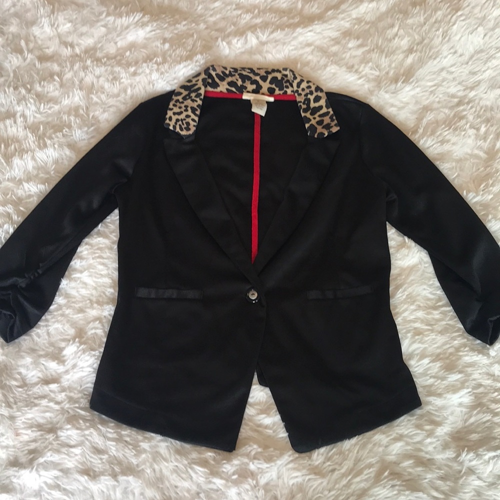 Black Blazer with Cheetah Print Collar